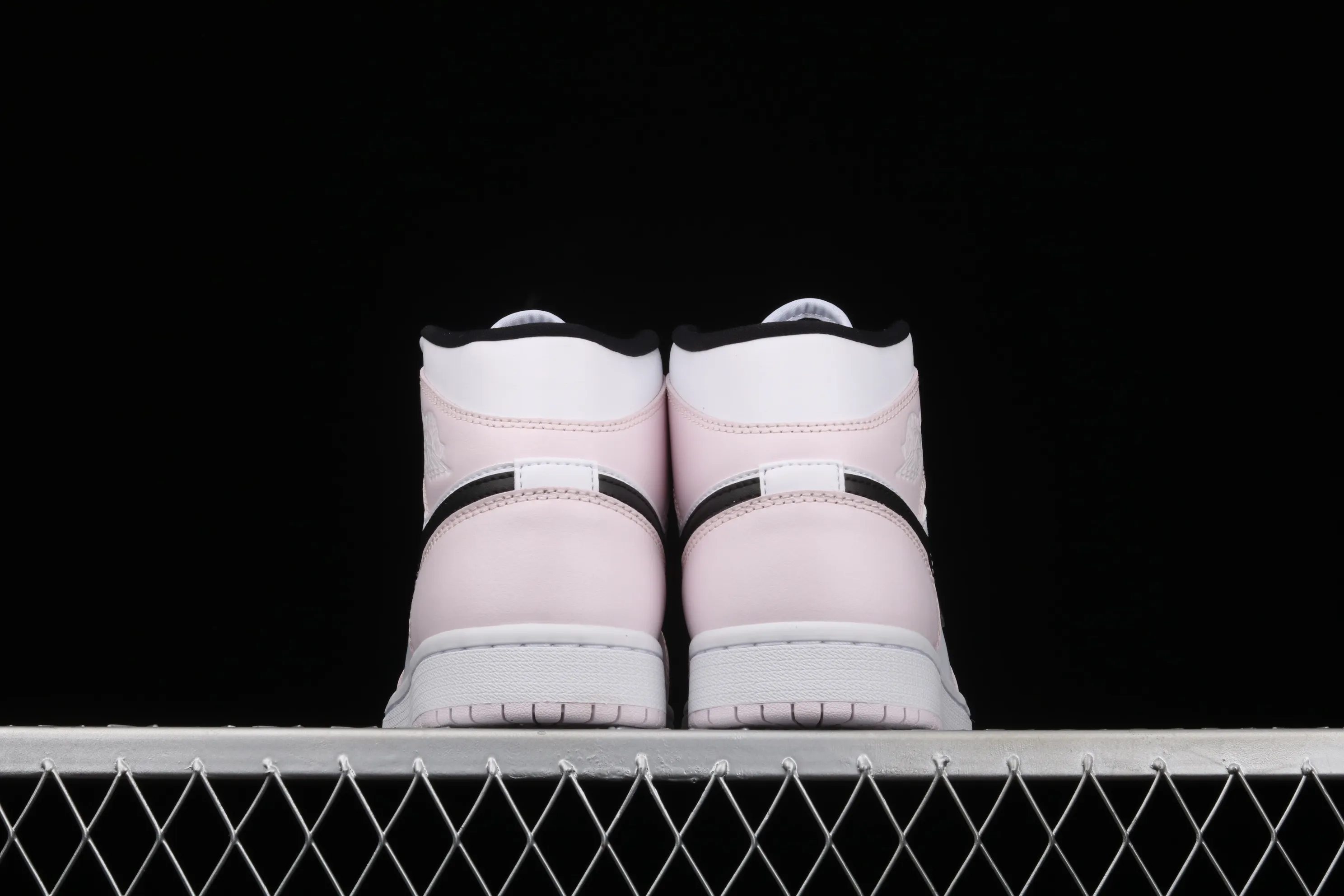 All categories Air Jordan Jordan series basketball shoes Air Jordan 1 Mid G version pure original Air Jordan 1 Mid AJ1 Joe 1 rose pink violet mid-top basketball shoes BQ6472-500